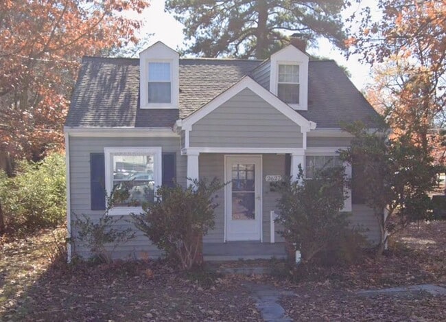 Building Photo - 2627 Greenway Ave