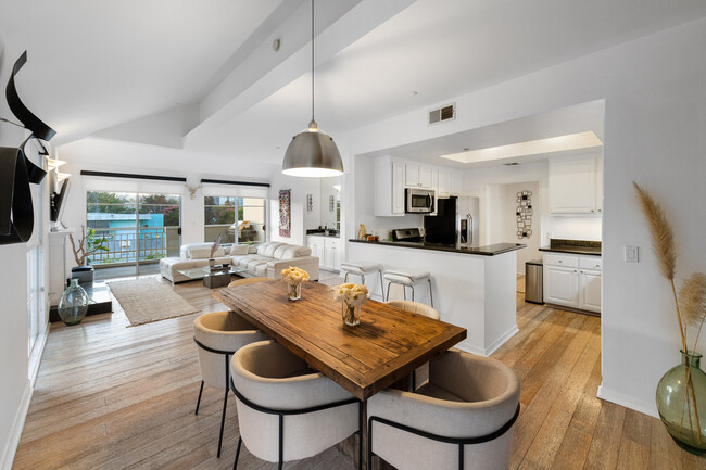 Dining Room - 1401 S Bentley Ave
