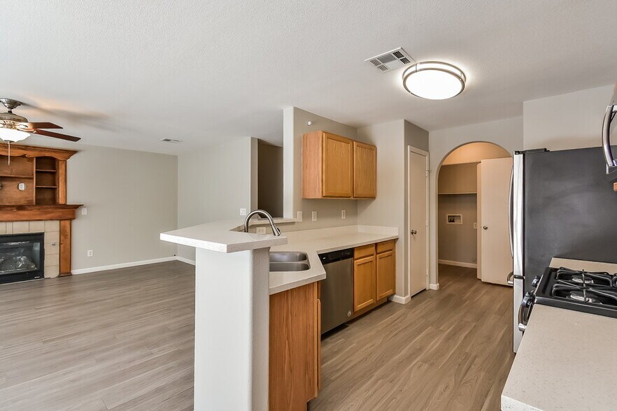 Building Photo - 9589 Gatesville Ave