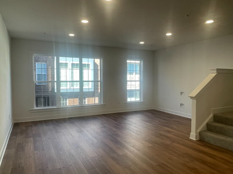 Building Photo - 305 Frederick Wy