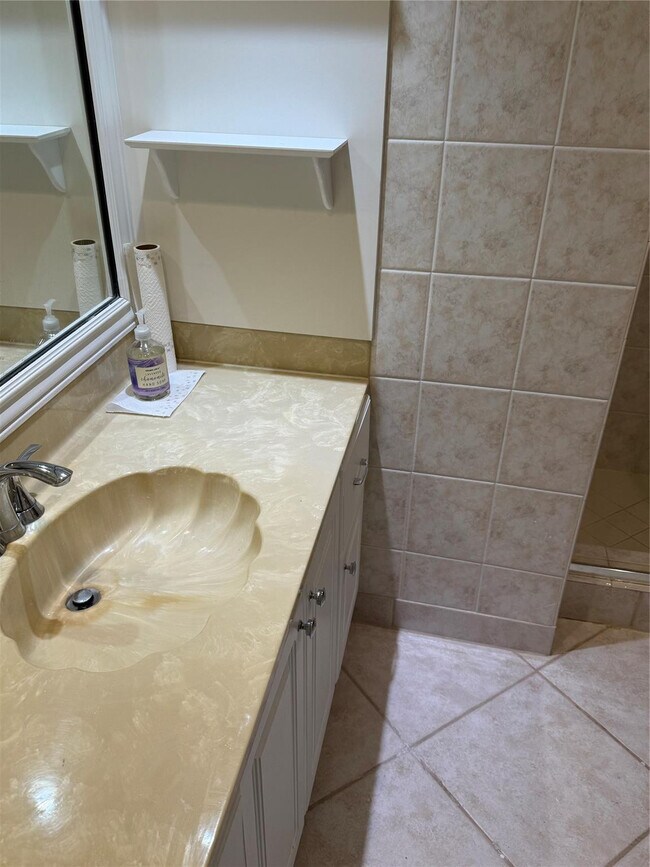 Building Photo - 336 N Birch Rd