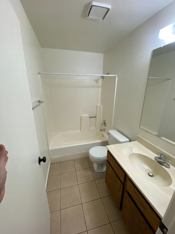 Building Photo - 415 N 64th Pl