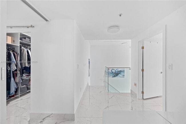 Building Photo - 3000 NE 188th St