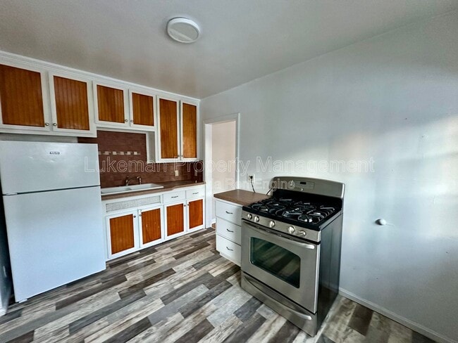 Building Photo - 1410 Oak St