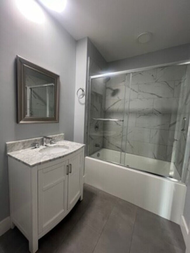 Building Photo - 2 Bed 2 Bath - South Boston - 6/1    (0.22...