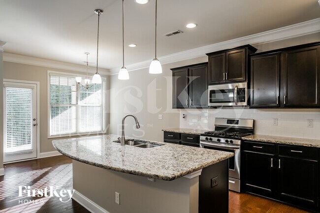 Building Photo - 7224 Laurelshire Dr