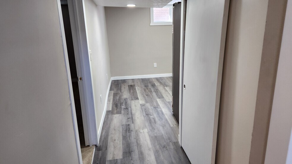 Building Photo - 920 W 600 N