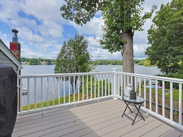Building Photo - 47 Lakeshore Dr