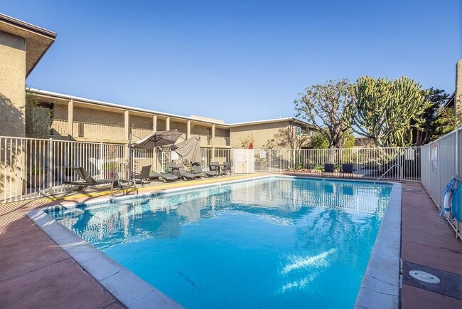 Building Photo - 4727 W 147th St