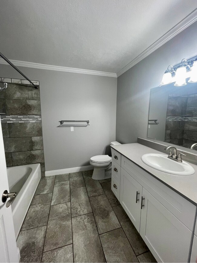 Building Photo - 720 E 1500 S