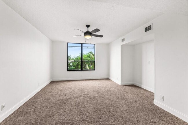 Building Photo - 7201 Promenade Dr