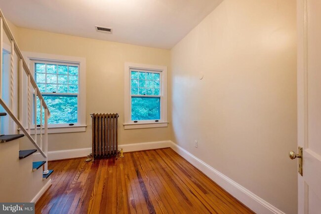Building Photo - 3236 McKinley St NW
