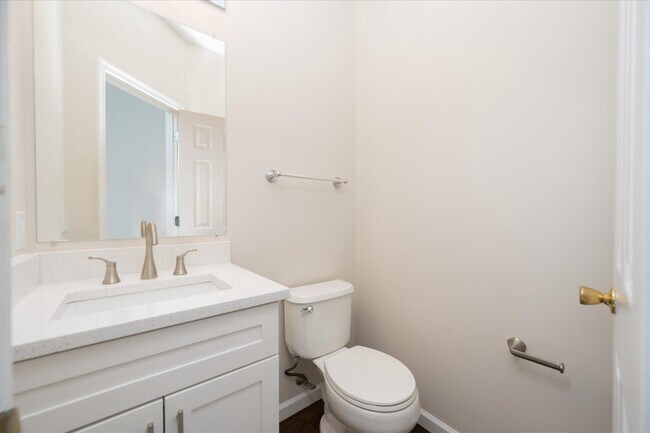 Building Photo - 1100 Paca Dr