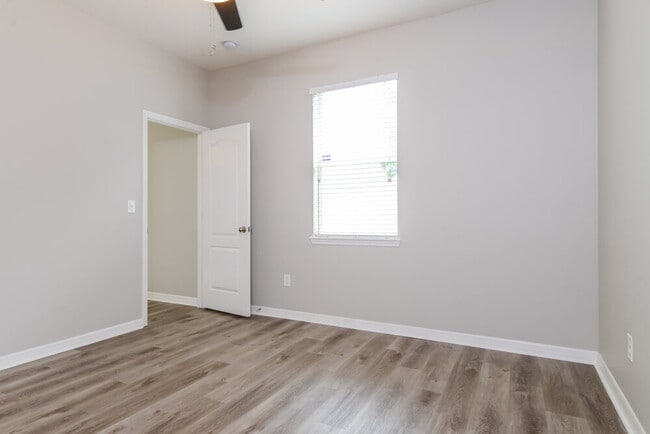 Building Photo - 567 19th St NW