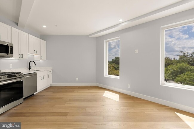 Building Photo - 3215 Mt Pleasant St NW