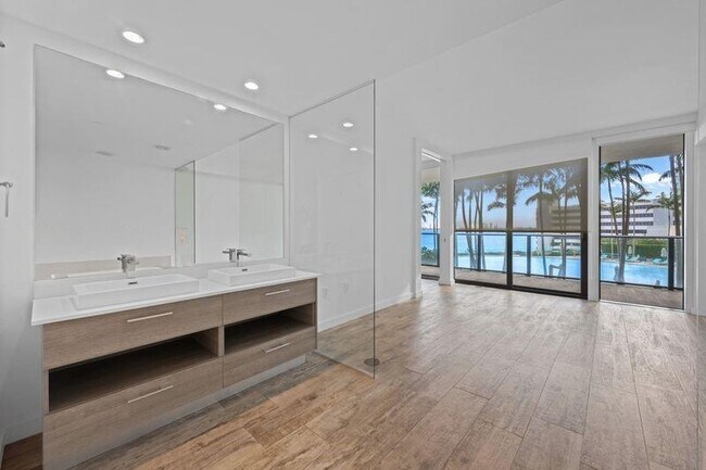 Building Photo - 650 NE 32nd St