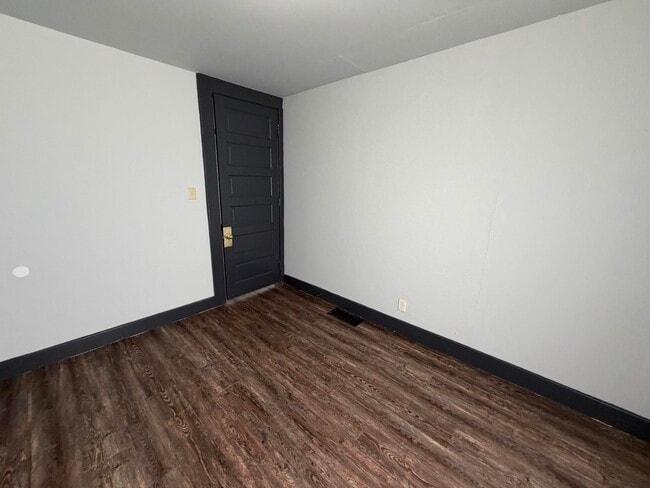 Building Photo - 4 Tillman-