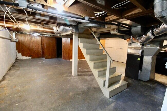 Building Photo - 103 Dinkel Ave