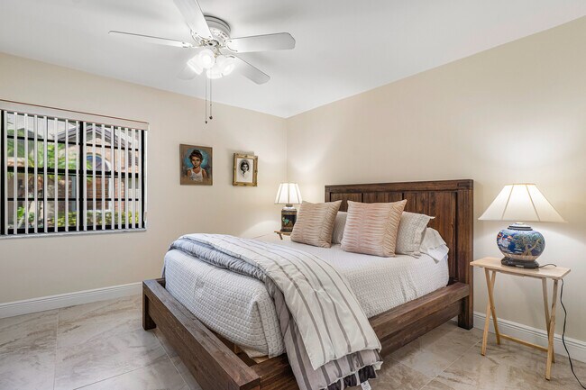 Guest bedroom - 7205 Sweetbay Ct