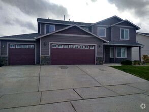 Building Photo - HUGE Cheney/Big Sky 5Bd 2.5Ba Home w/3 Car...