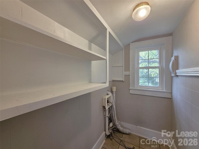 Building Photo - 754 Montgomery Ave