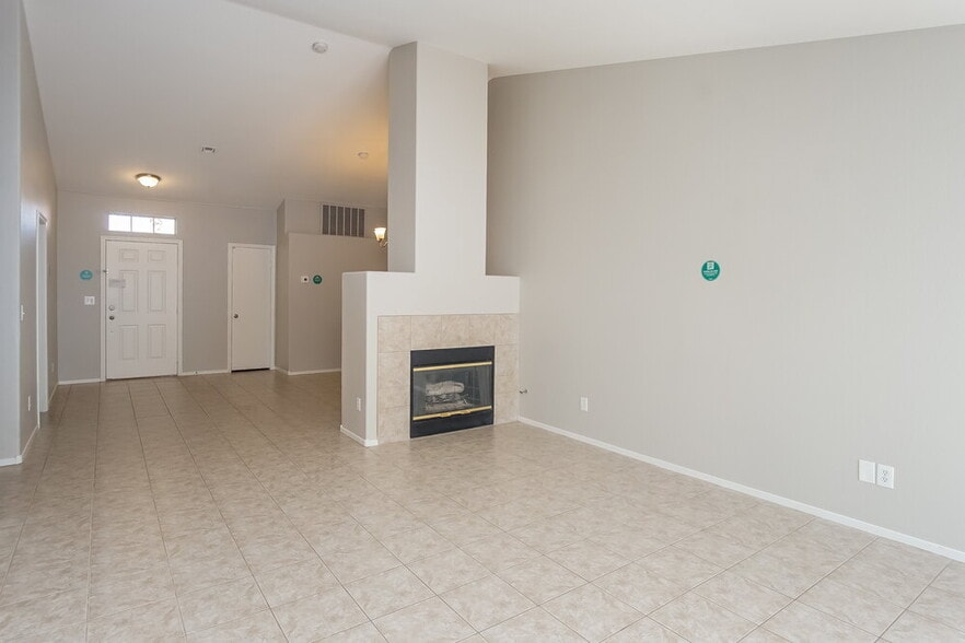 Building Photo - 3744 Blue Dawn Dr