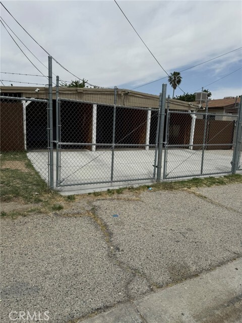 Building Photo - 124 W Lancaster Blvd