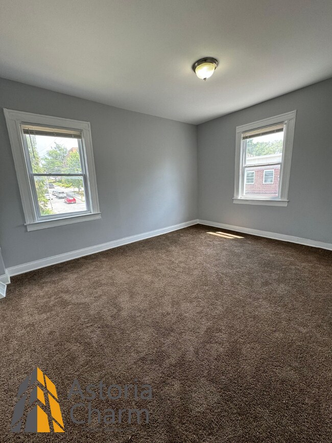 Building Photo - End Unit 3 Bedroom Home with Deck and Yard