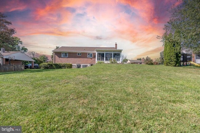Building Photo - 1525 Southview Rd