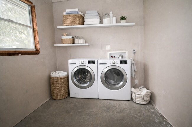 Building Photo - 2727 Nelga Rd