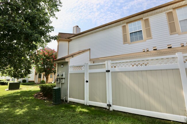 Building Photo - Updated Chimney Hill Condo Available 03-25...