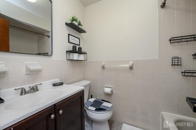 Building Photo - 4112 Birchwood Ct