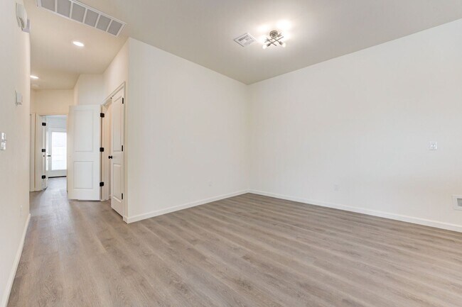 Building Photo - New Construction-Never Lived in Duplex, Pe...