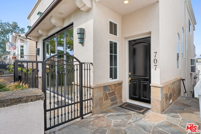 Building Photo - 707 Jasmine Ave