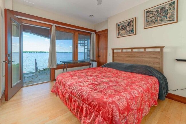 Building Photo - Lake Mendota Dream Home in Desirable Sprin...
