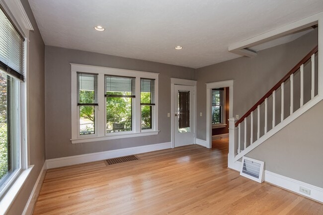 Building Photo - Gorgeous 3 BR + Office & 2 BA Home in the John Landings neighborhood with a heated pool!