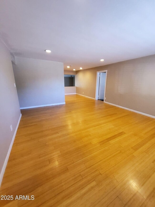 Building Photo - 2225 E Glenrosa Ave