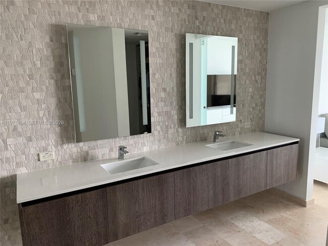 Building Photo - 68 SE 6th St