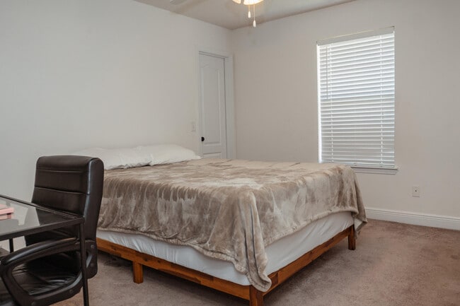 Building Photo - 641 Territory Ln