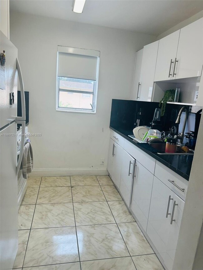 Building Photo - 3800 SW 102nd Ave