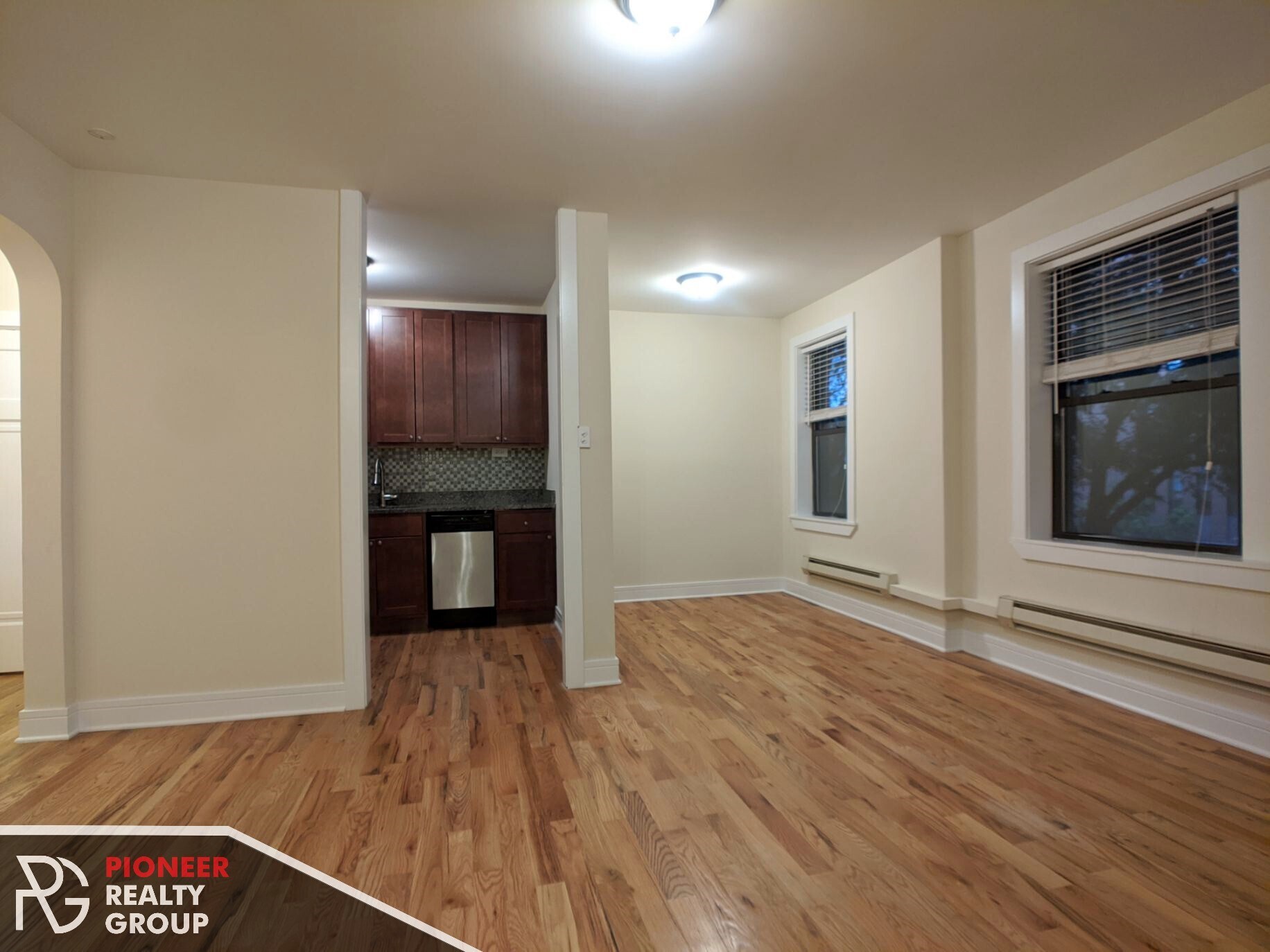 Building Photo - 4542 N Damen Ave