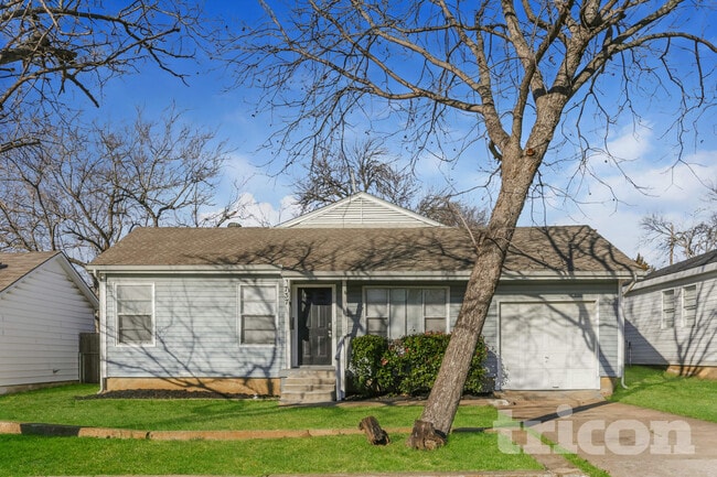 Building Photo - 737 SE 3rd St