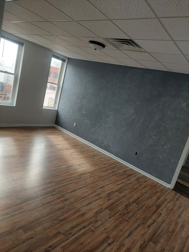 Building Photo - 701 Market St