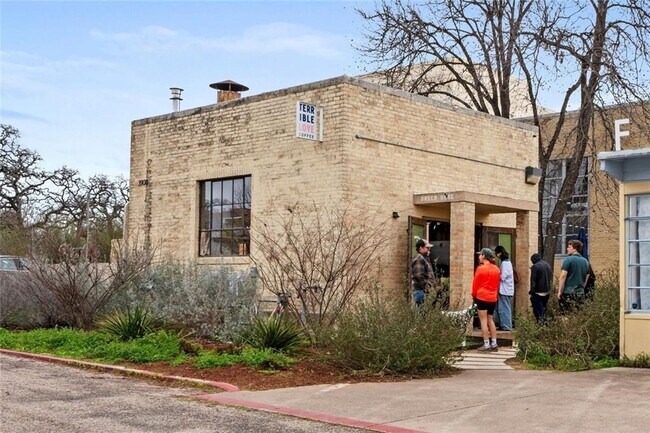 Building Photo - 823 E 38th St