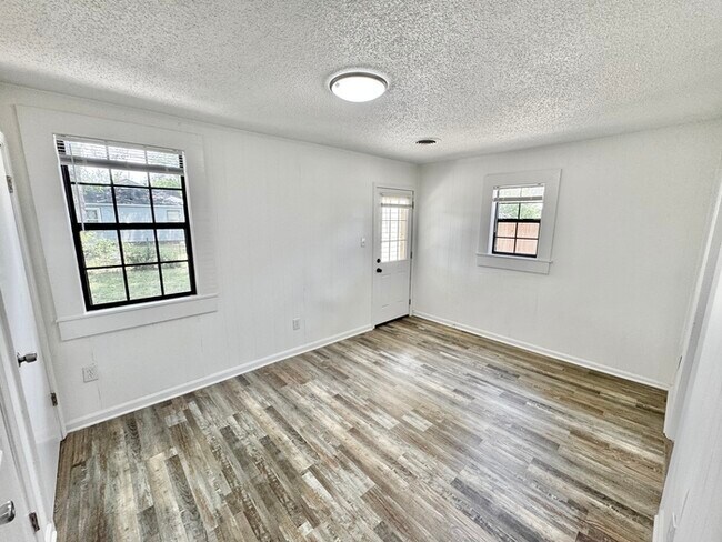 Building Photo - 3922 Pleasant Cove