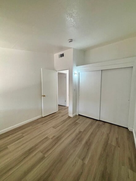 Building Photo - 8842 Mentone Pl