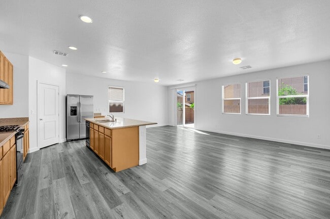 Building Photo - 5 br, 3 bath House - 9835 Colenso Ct