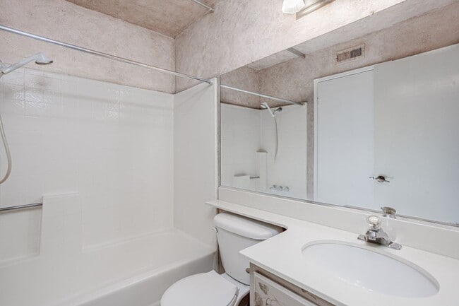 Building Photo - 5168 W Pinehurst Dr