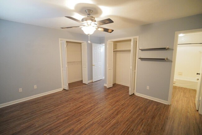 Building Photo - 3027 Oak Hammock Ln