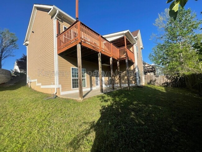 Building Photo - 880 Willow Lake